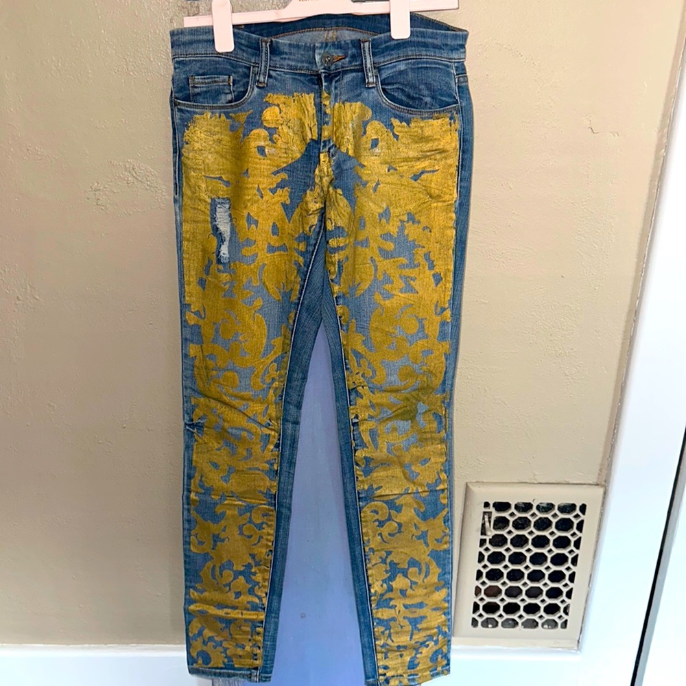 Distressed skinny jeans with gold paint detail on front
